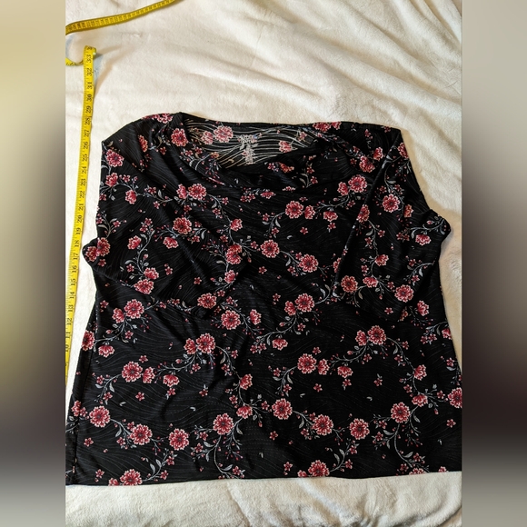 Quarter sleeve blouse with flowers - Picture 1 of 4